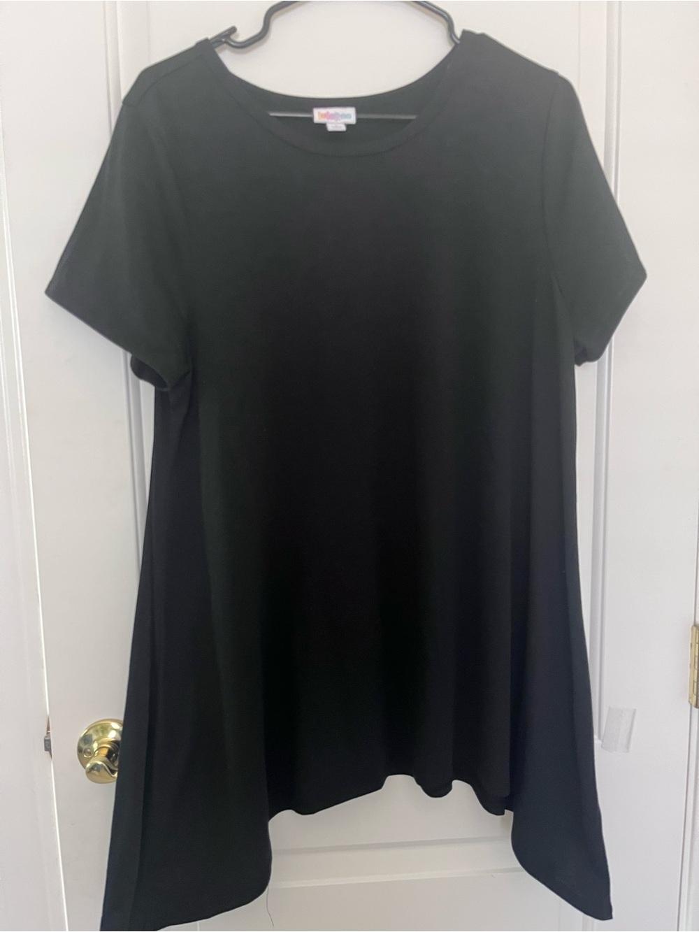 LuLaRoe Black short sleeve crew neck Tee Shirt size Large
